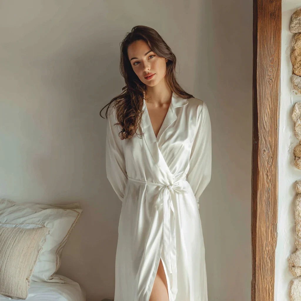 Елегантен копринен халат - "Ефирно бяло"
